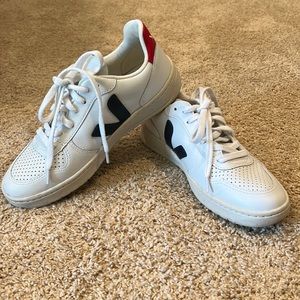 White/Black Vega Womens Sneaker Size 7